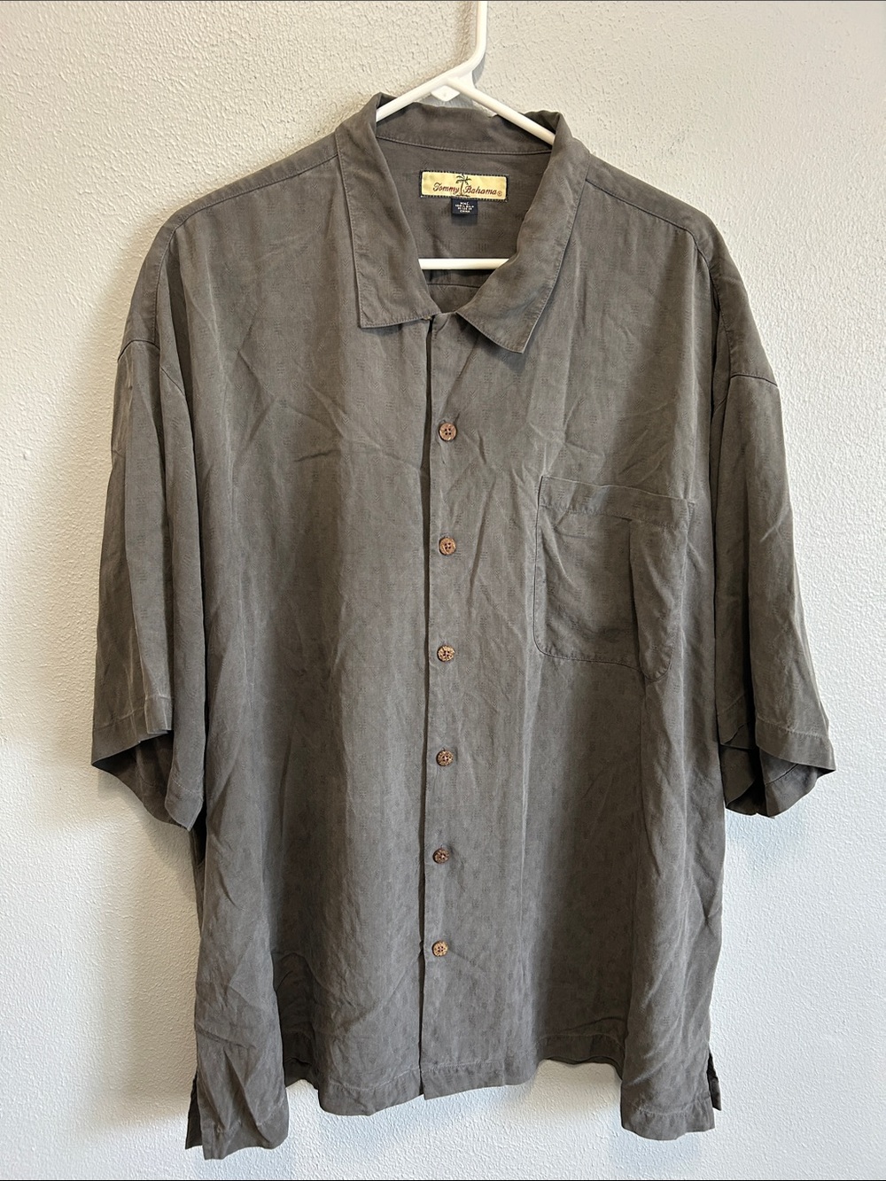 100% Silk Tommy Bahama Short-Sleeve Button-Up Shirt in Gray